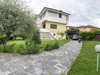 Villa in Vendita a Pietrasanta, 630'000€, 210 m², arredato