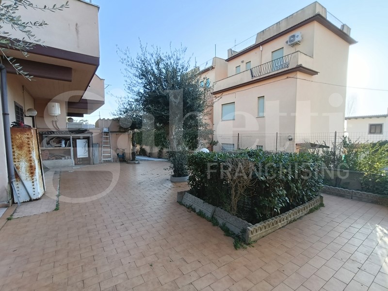 Villa bifamiliare in Vendita a Anzio, 159'000€, 105 m²