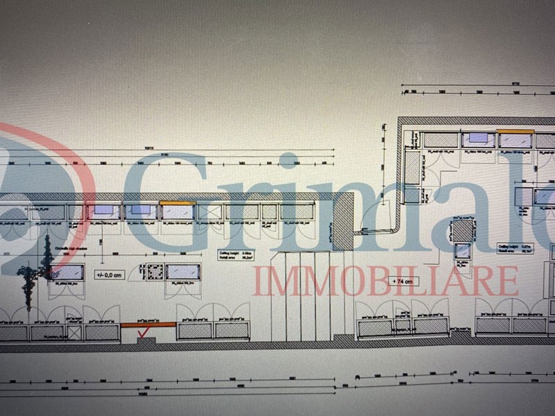Negozio in Affitto a Messina, 5'000€, 80 m²