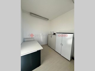 Negozio in Affitto a Arezzo, 1'150€, 160 m²