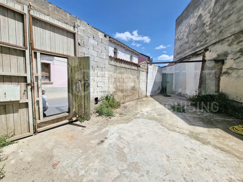 Negozio in Vendita a San Sperate, 70'000€, 83 m²