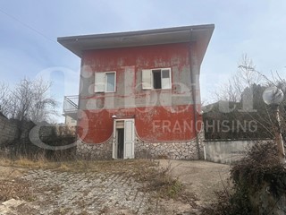 Casa Indipendente in Vendita a Montefalcione, 60'000&euro;, 205 m²