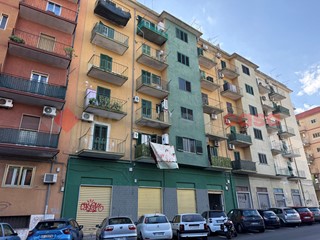 Negozio in Vendita a Taranto, 250'000€, 503 m²