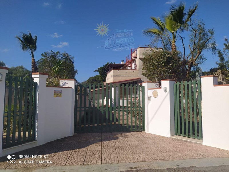 Villa bifamiliare in Vendita a Maruggio, 165'000€, 135 m²
