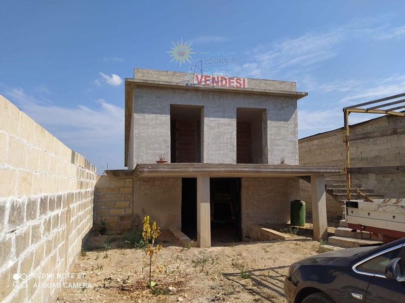 Casale in Vendita a Sava, 220'000€, 210 m²