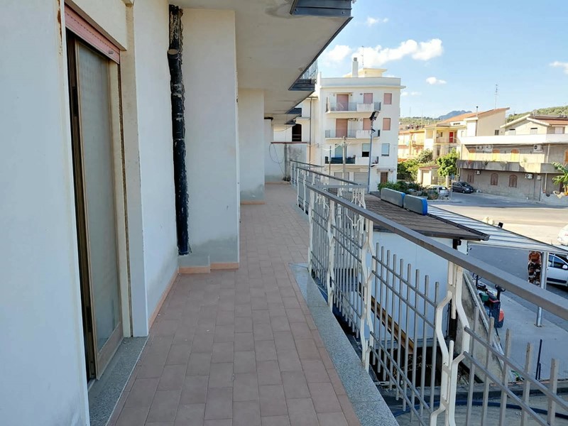 Appartamento in Vendita a Terme Vigliatore, 105'000&euro;, 165 m²
