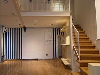 Immobile commerciale in Affitto a Lucca, zona Centro storico, 1'500€, 40 m²