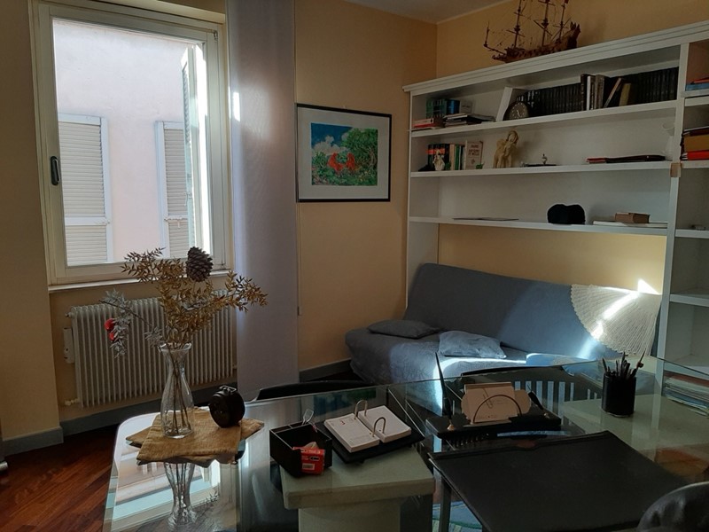 Ufficio in Vendita a Piacenza, 100'000€, 47 m², arredato