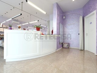 Immobile commerciale in Affitto a Longare, 600€, 110 m², con Box