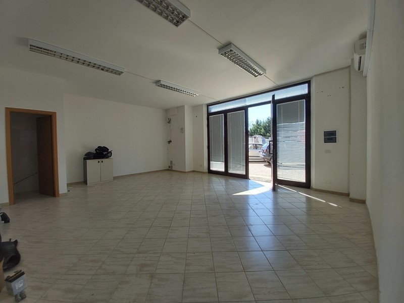 Immobile commerciale in Affitto a La Spezia, zona Centro cittÃ, 3'000&euro;, 654 m²