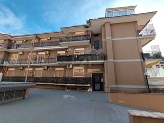 Quadrilocale in Vendita a Mascalucia, zona Centro, 135'000€, 125 m², con Box