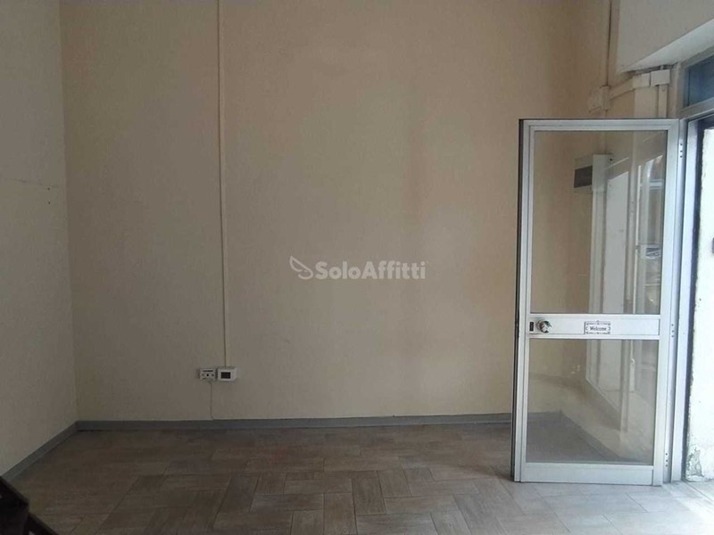 Capannone in Affitto a Terni, zona Centro Storico, 200€, 18 m²
