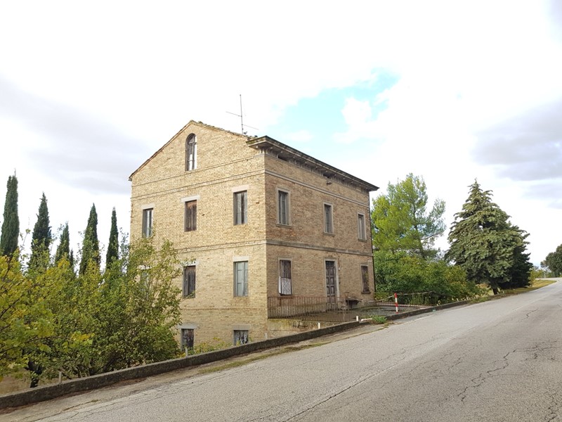 Casa Indipendente in Vendita a Fermo, zona Val Tenna Campiglione, 290'000€, 260 m²