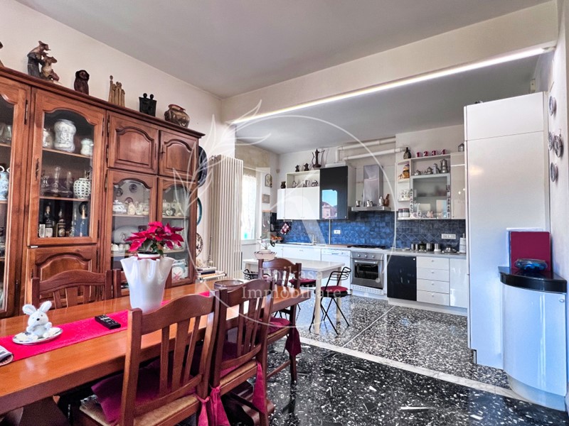 Appartamento in Vendita a Albissola Marina, 399'000€, 109 m²