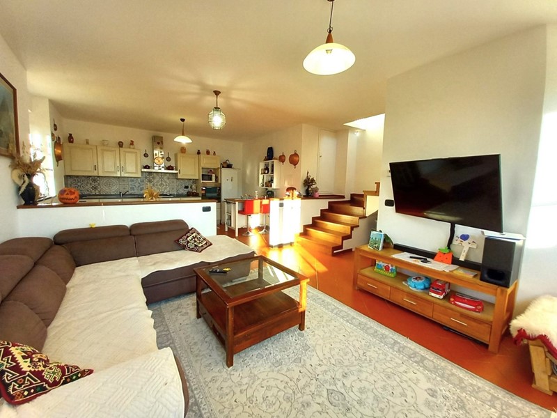 Casa Semi Indipendente in Vendita a Avegno, 235'000€, 132 m²