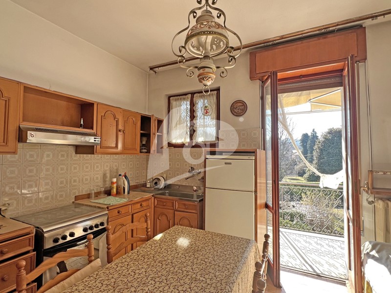 Appartamento in Vendita a Travedona Monate, 85'000€, 132 m²