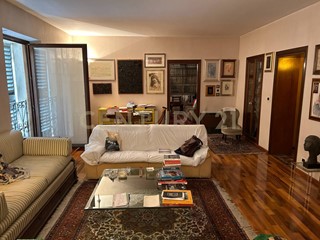 Appartamento in Vendita a Verona, 220 m², arredato