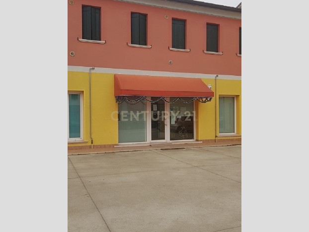 Ufficio in Vendita a Concamarise, 85'000€, 186 m²