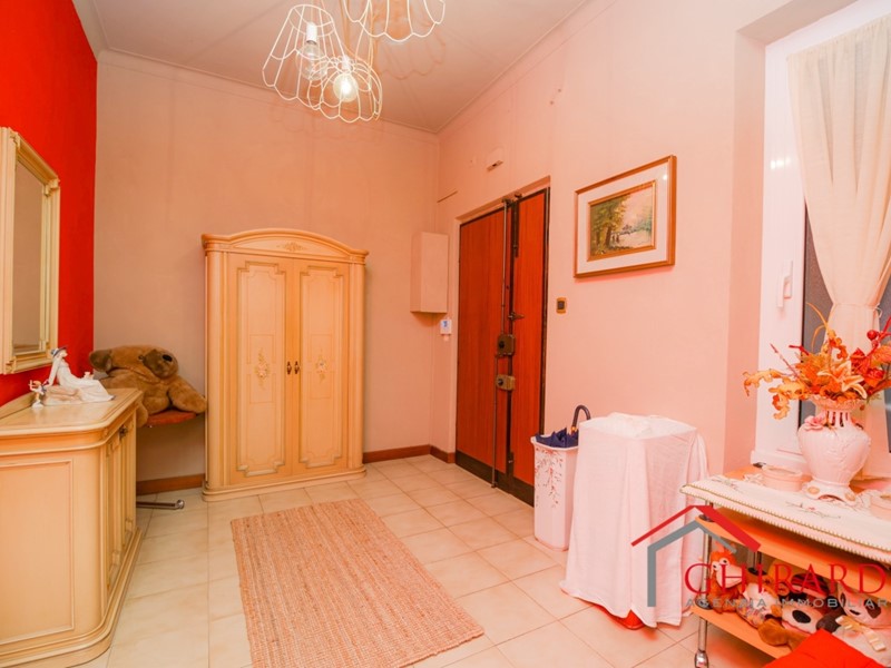 Appartamento in Vendita a Genova, zona Sestri Ponente, 145'000€, 117 m²