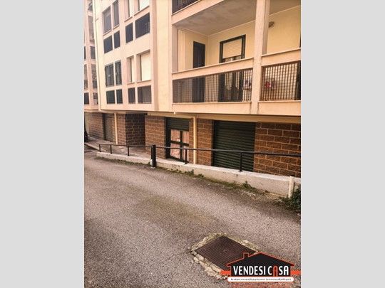 Negozio in Vendita a Acquaviva delle Fonti, 48'000€, 48 m²