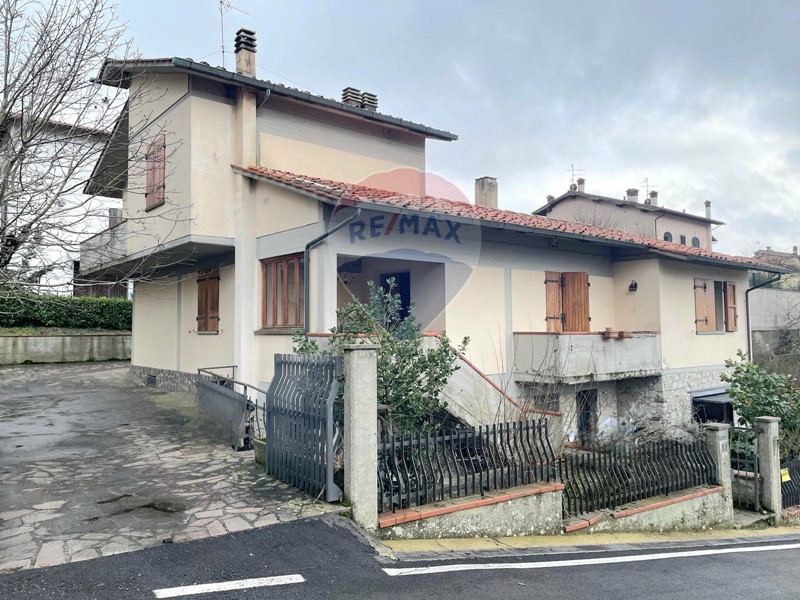 Casa Indipendente in Vendita a Barberino di Mugello, zona Santa Lucia, 205'000€, 294 m², arredato