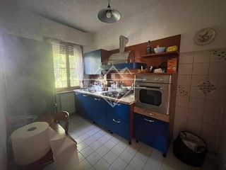 Villa bifamiliare in Vendita a Massa, zona Marina di Massa, 265'000&euro;, 160 m², arredato