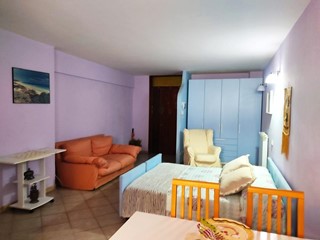 Loft in Vendita a Carrara, zona Marina di Carrara, 110'000€, 45 m², arredato