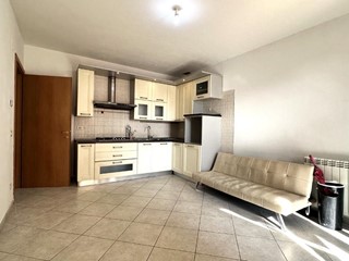 Trilocale in Vendita a Santa Maria a Monte, 125'000€, 70 m², arredato, con Box