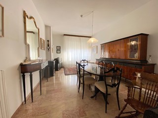 Appartamento in Vendita a Massa, 270'000€, 134 m², arredato