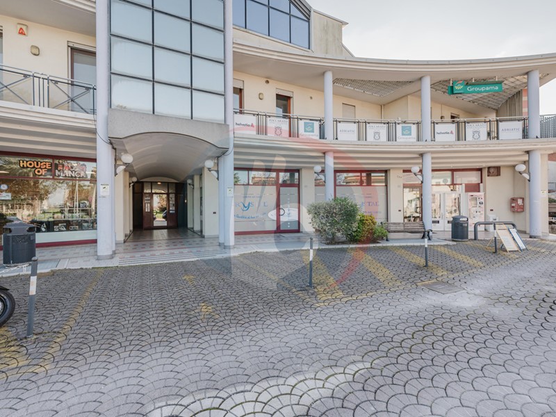 Attività commerciale in Vendita a Camposampiero, 220'000€, 150 m²