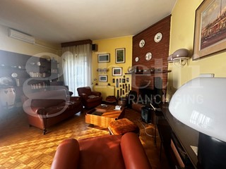 Villa in Vendita a Inverigo, 550'000€, 250 m²