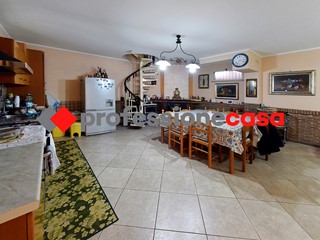 Villetta a schiera in Vendita a Marcianise, 290'000€, 186 m²