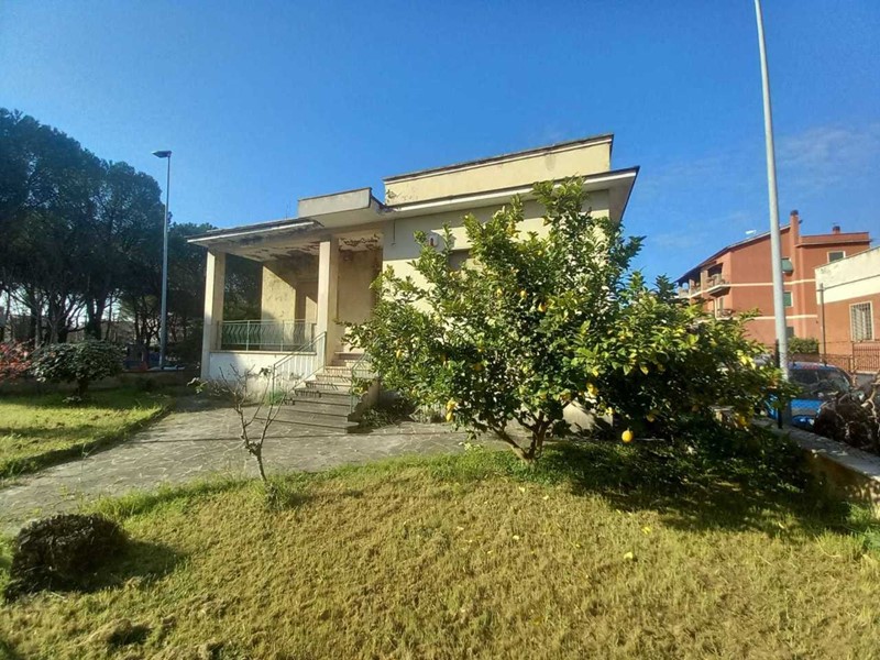 Casa Indipendente in Vendita a Guidonia Montecelio, zona Guidonia, 260'000€, 137 m²