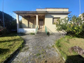 Casa Indipendente in Vendita a Guidonia Montecelio, zona Guidonia, 260'000€, 137 m²