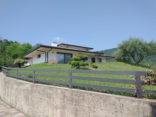 Villa in Vendita a Schio, 468 m²