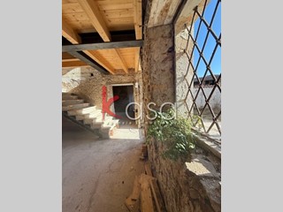 Casa Indipendente in Vendita a Soave, 450 m²