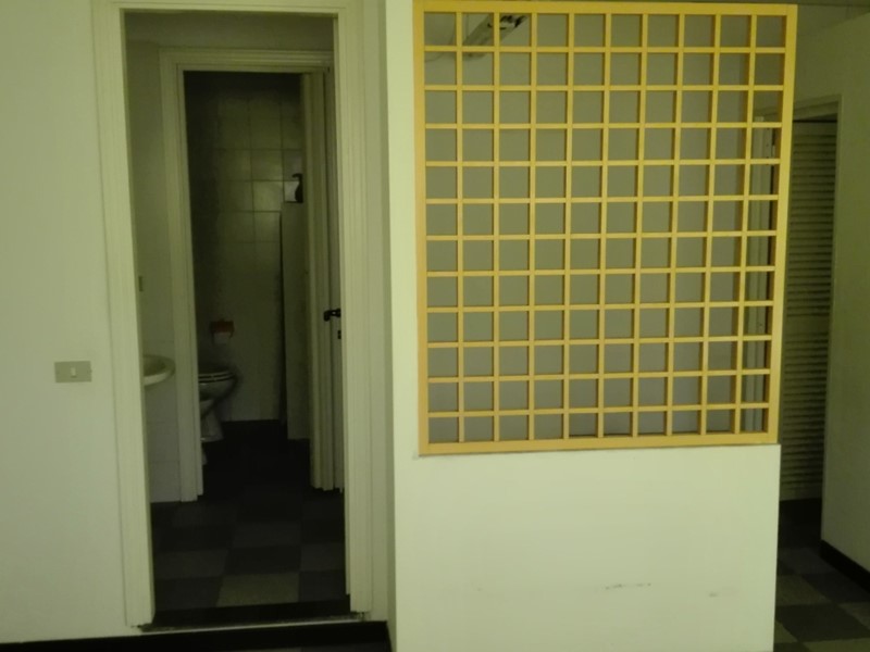 Capannone in Affitto a Castelnuovo Magra, 600€, 80 m²