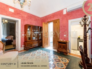 Casa Indipendente in Vendita a Catania, 720'000&euro;, 360 m², con Box