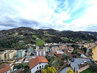 Appartamento in Vendita a Genova, 110'000€, 116 m², con Box