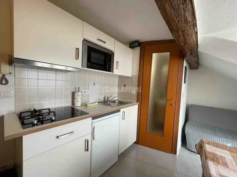 Monolocale in Affitto a Torino, zona Vanchiglia, 700€, 28 m², arredato