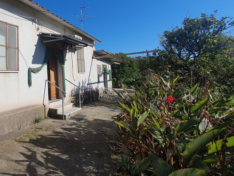 Terreno industriale in Vendita a Reggio Calabria, 180'000€, 1380 m²