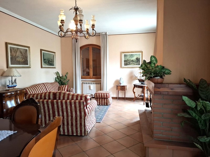 Casa Indipendente in Vendita a Torbole Casaglia, 450'000€, 314 m², con Box
