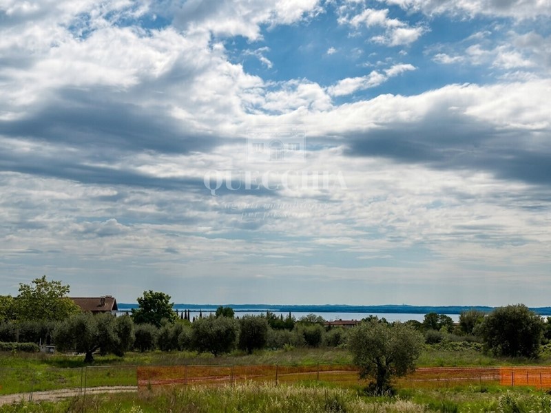 Trilocale in Vendita a Padenghe sul Garda, 480'000&euro;, 130 m², con Box