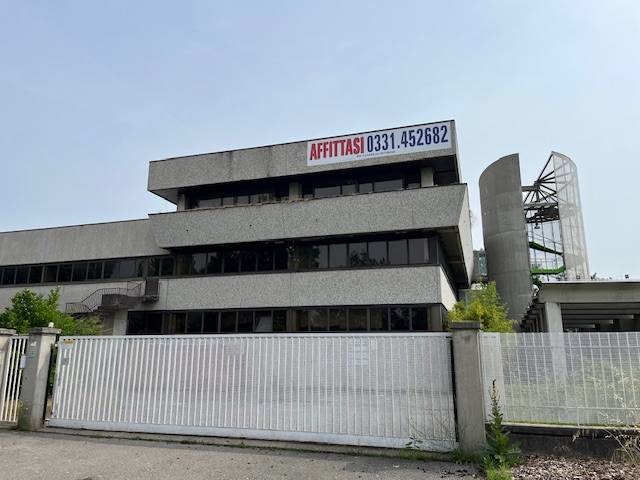Capannone in Affitto a Cerro Maggiore, 10'000€, 2400 m²