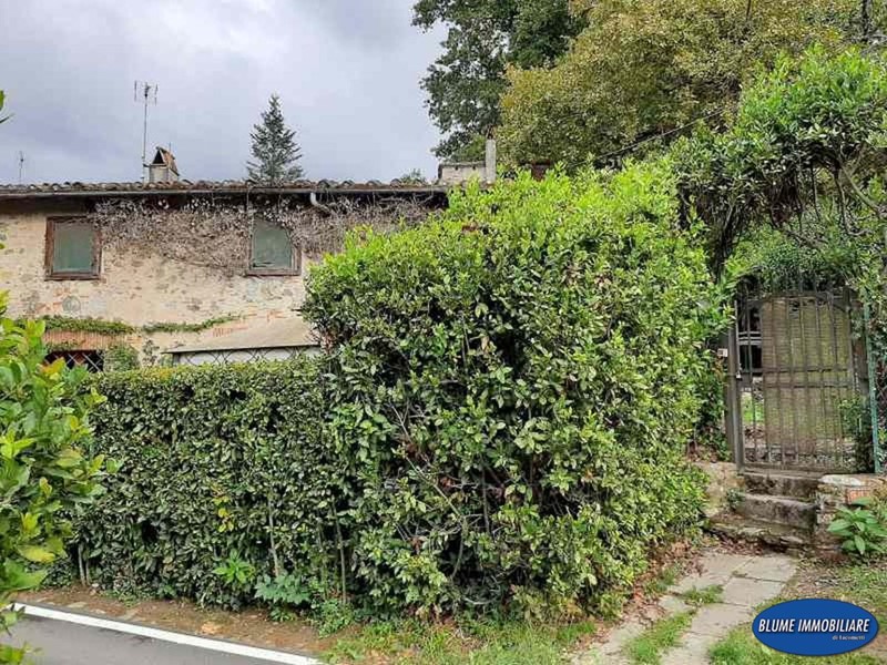 Casa di corte in Vendita a Camaiore, zona Marignana, 260'000&euro;, 200 m²