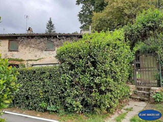 Casa di corte in Vendita a Camaiore, zona Marignana, 260'000&euro;, 200 m²