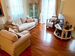 Appartamento in Vendita a Massa, zona Ronchi, 470'000€, 120 m², con Box