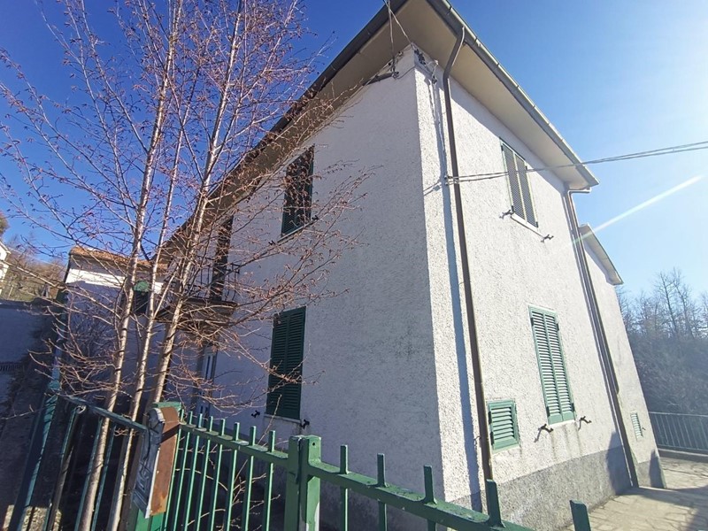 Casa Indipendente in Vendita a Piazza al Serchio, zona Sant'Anastasio, 89'000€, 180 m²