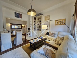 Appartamento in Vendita a Carrara, 239'000€, 120 m²