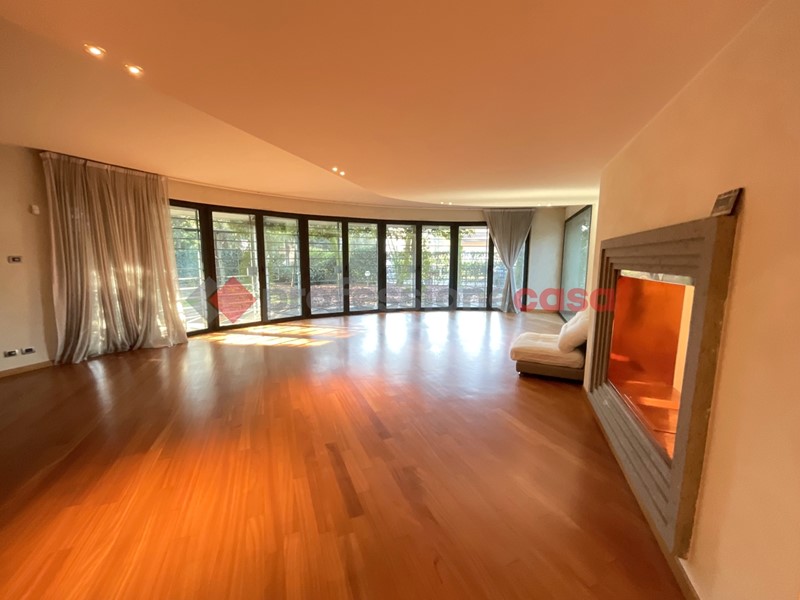 Villa in Vendita a Segrate, 1240 m²